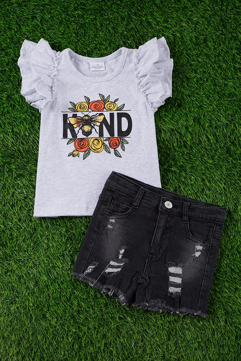 KIND" Gray angel sleeve top & black distressed denim shorts. OFG251423045 Jean