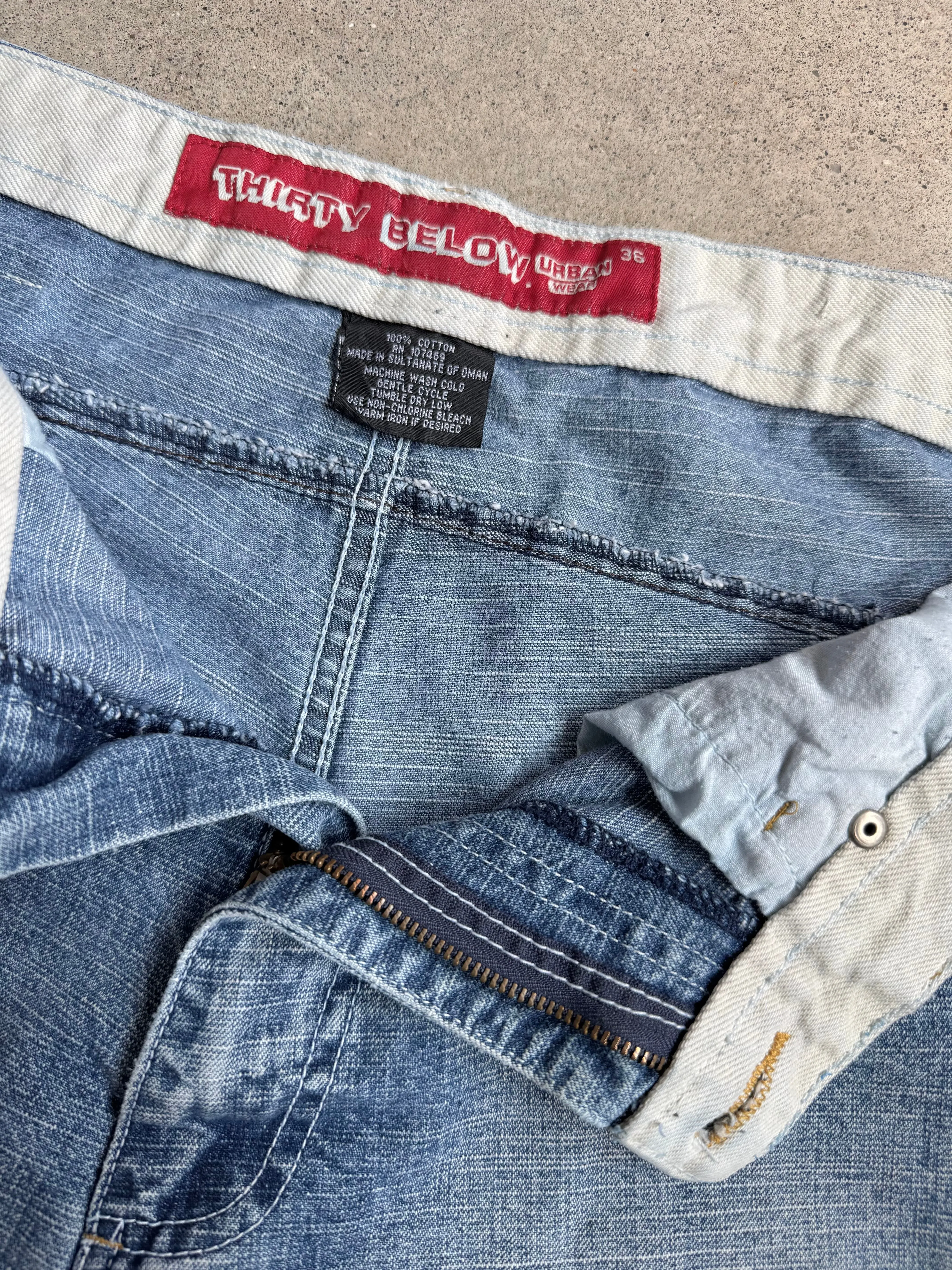 Y2K Thirty Below Faded Baggy Jean Shorts (W36)